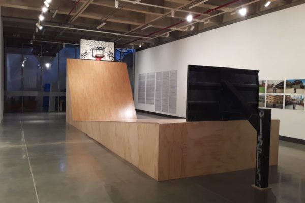 Balance / Tableros de basquetbol, madera y cubierta de madera laminada / 1000 x 450 x 300 cm